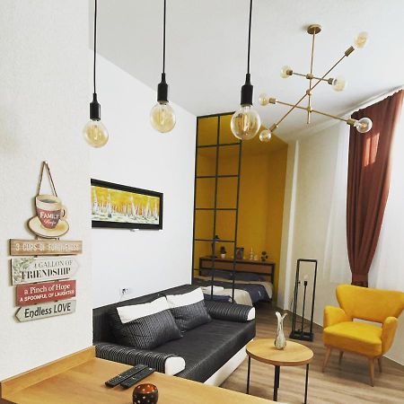Ora-Prn, Studio Apartment In The City Centre Prishtine Bagian luar foto