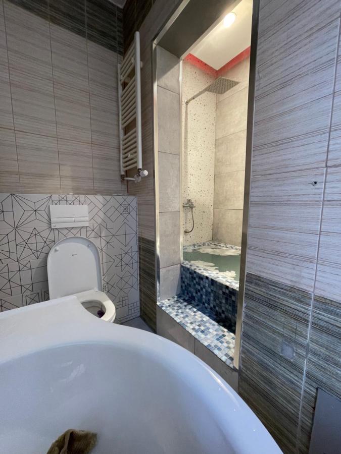Ora-Prn, Studio Apartment In The City Centre Prishtine Bagian luar foto